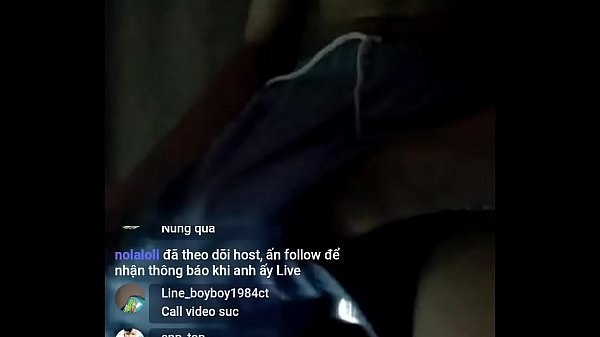 Nhóc khoe cu to của mình