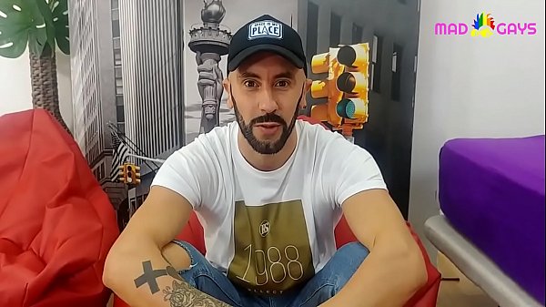 Fede Row masturbates with his big trunk full of cum