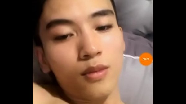 Anh chàng đẹp trai lộ mặt