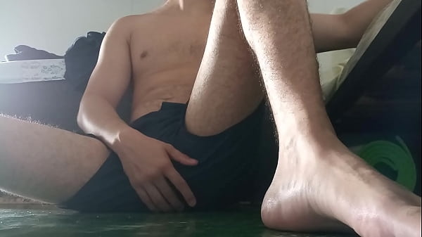 hãy nhìn vào chân tôi khi tôi xem tivi