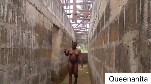 El edificio inacabado en el que las chicas viven desnudas y se follan a cualquiera que pase por el monte local