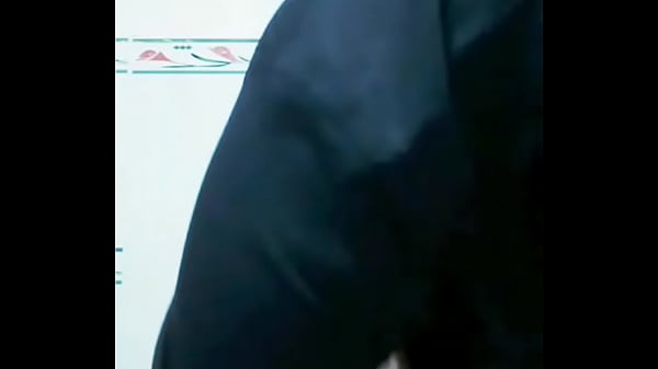 Áo sơ mi đen và quần solo