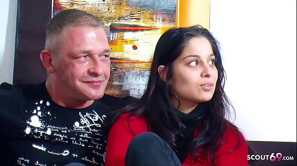 Jungfräuliche 18-jährige Stieftochter von altem deutschen Paar zu dritt entjungfert