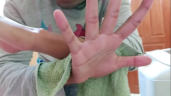 Ospite trapelato ripreso accidentalmente dalla telecamera