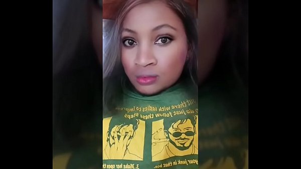 La demi-soeur indienne qui fuit devient tellement excitée