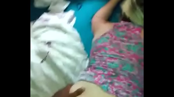 Comendo a rabuda de quatro at&eacute_ gozar dentro.