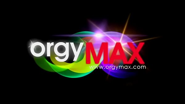 Naked gal Eliss Fire deep throat fellatio