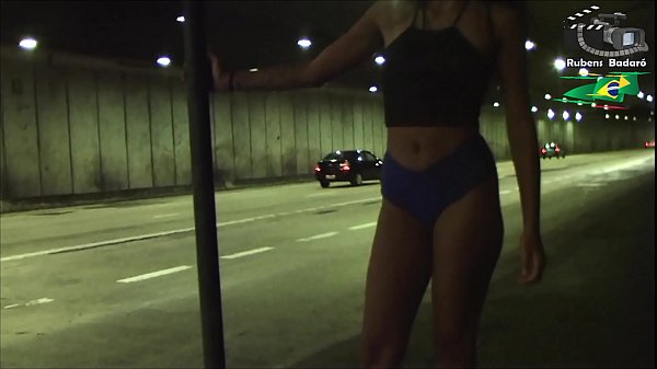 Ninfeta shows off inside the city tunnel, and even gave a blowjob. (Full video on xvideos red.)