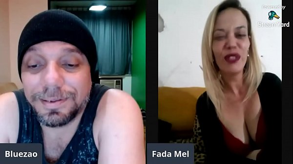 LA PORNOSTAR FADA MEL RISPONDE ALLE DOMANDE PICCANTI E INDECENTENTI DEL PUBBLICO