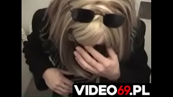 Polish porn - A crying teenager gives me a blowjob at a gas station