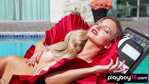 Teen brunette dances Video