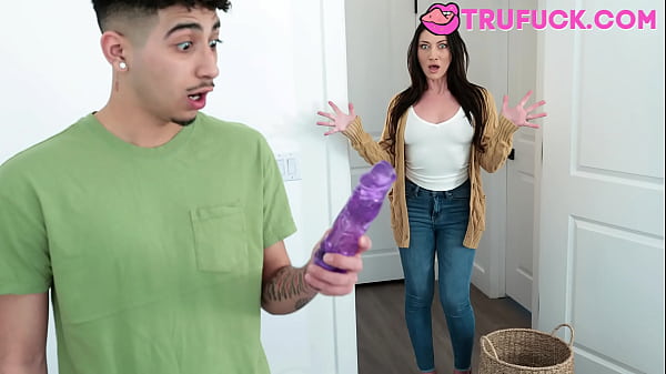 Stepmom Whitney&rsquo_s Creampie Practice with Diego&rsquo_s Nut on Her