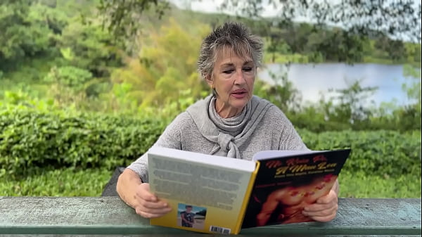 Ho ricevuto molte richieste di leggere il mio libro erotico – un po' come quando eravamo in biblioteca quando eravamo in biblioteca. Lo odio...