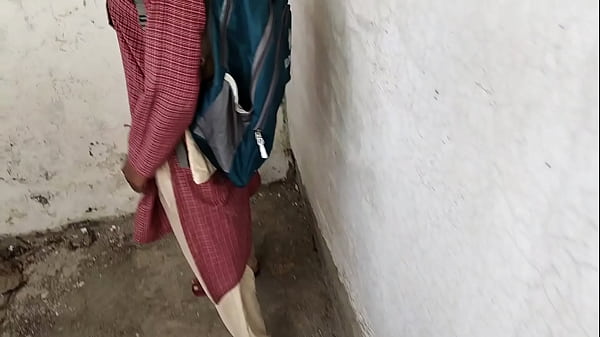 Namorada da escola da vila Desi, namorado, foda caseira em vídeo pornô indiano