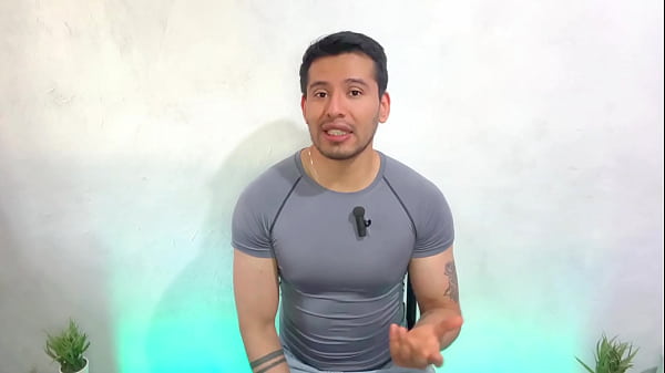 Un pompiere dotato penetra a pelo un ragazzo di 21 anni alla caserma dei pompieri! storia sessuale