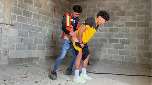 Without a condom. Fucking bareback with alba&ntilde_il