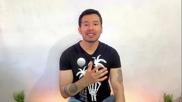 Il talentuoso leader della banda di sciacalli riempie il culo effeminato del quartiere senza preservativo