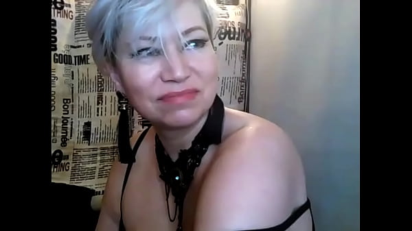 Encantador chupapollas maduro.!.))