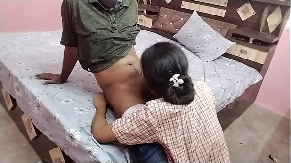 Estudante de 18 anos real desi virgem adolescente indiana menina primeira vez sexo peitos grandes e estilo cachorrinho