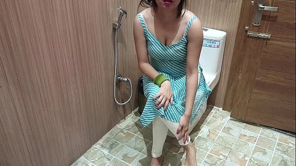 Bhabhi indiano, sesso bollente dopo il bagno sotto la doccia, sesso con urina, video con hindi