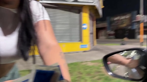 Trovo una commessa sexy a Buenos Aires e lei finisce per diventare la mia attrice porno amatoriale