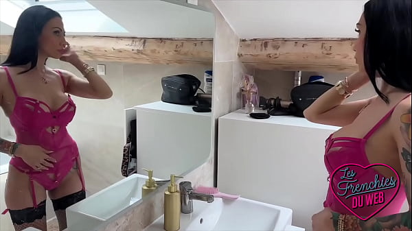 朱莉娅，性感摩洛伊斯兰解放阵线，用两只鸡巴对待自己