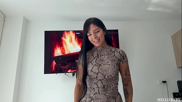 Schöner Teenager tanzt sexy