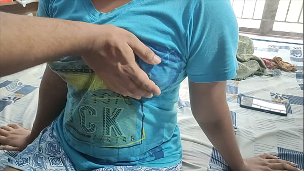 Geiles Desi-Mädchen wird im Stehen anal gefickt