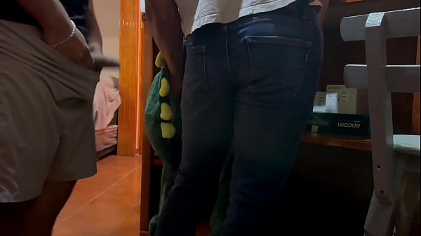 Quelle meilleure façon de passer le 14 février qu'avec un cul serré et dur pour pénétrer et vider toute ma virilité