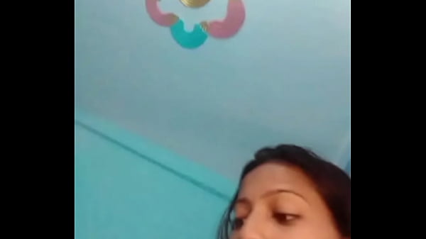 Incredibile e bellissima teenager si mette in mostra