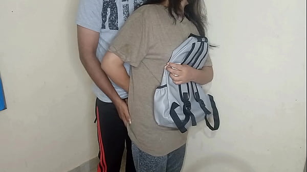 College-Mädchen wurde vom Vermieter für Geld gefickt, Hindi-Audio