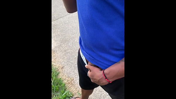 Giovane ragazzo che cercava un maschio nel bosco, trovò un ragazzo dotato e lo portò a casa