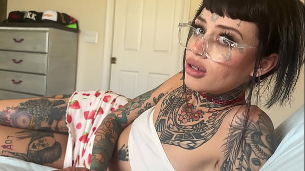 Pratica sessuale della sorellastra gotica ~ CC Doll ~ Fantasia domestica ~ Scott Stark