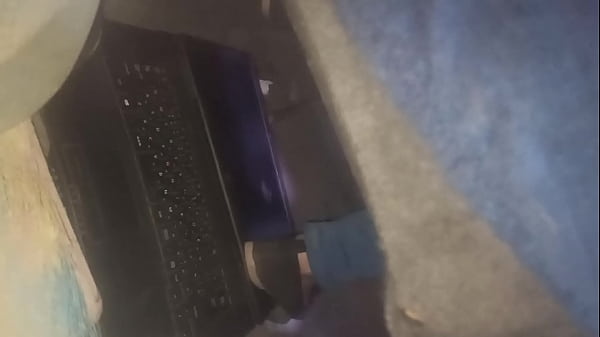 Ordinateur portable inconnu piétiné