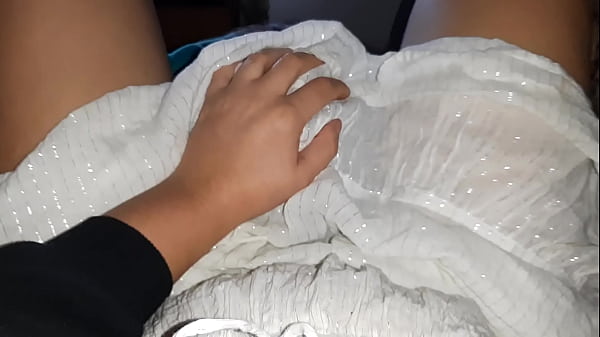 Meine Freundin ist zwar schüchtern, geht aber gut und geschickt mit meiner Muschi um – Lesbian Illusion Girls