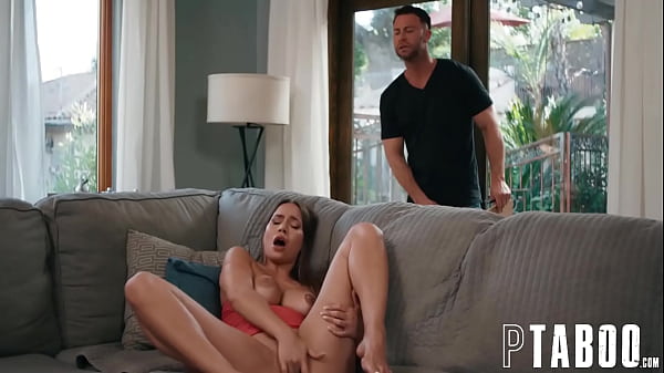 अधिनियम में पकड़ा गया: डेसिरी डल्से का शरारती हस्तमैथुन उजागर