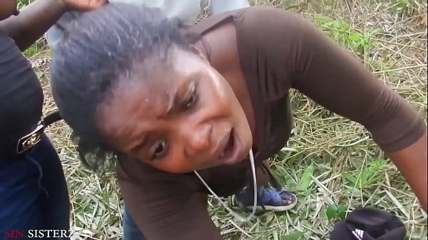 Họ bắt chúng tôi trong phòng tắm khi tôi đưa bạn trai làm tình với tôi