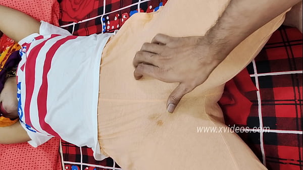 Sexy analer Teenie tanzt