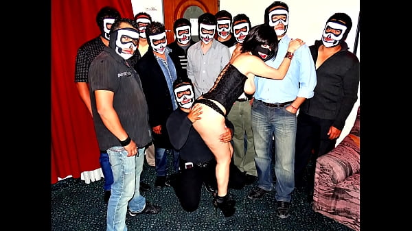 AUFMERKSAMKEIT! ÖFFENTLICHER GANGBANG EXTREM AUFREGEND MIT DANNA HOT