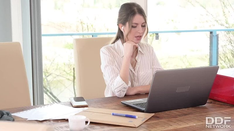 Rebecca Volpetti, rapports anaux au bureau à domicile [tout sexe, hardcore, pipe, gonzo]