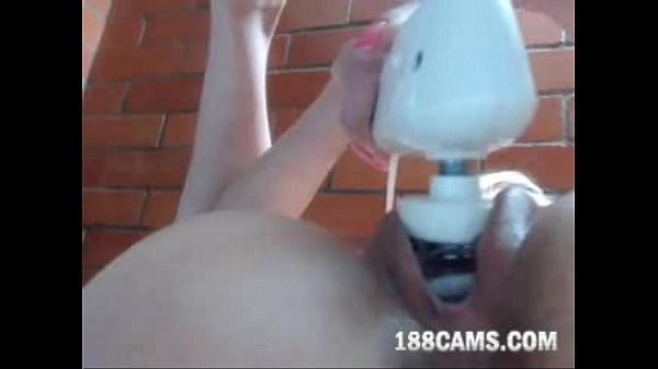 Bella and her gringa friend in lesbian closeup